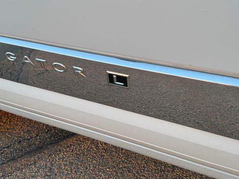 Used 2012 Lincoln Navigator L 4WD image 4