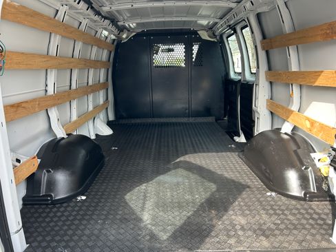 Used 2021 GMC Savana 2500 w/ Driver Convenience Package image 17