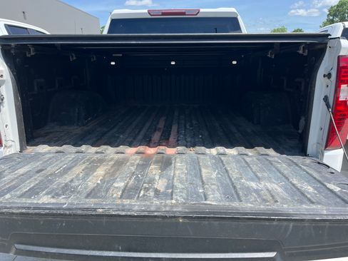 Used 2022 Chevrolet Silverado 1500 LT AWD/4WD image 5