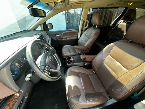 Used 2015 Toyota Sienna Limited FWD image 5