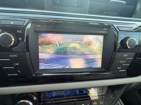 Used 2014 Toyota Corolla LE image 21