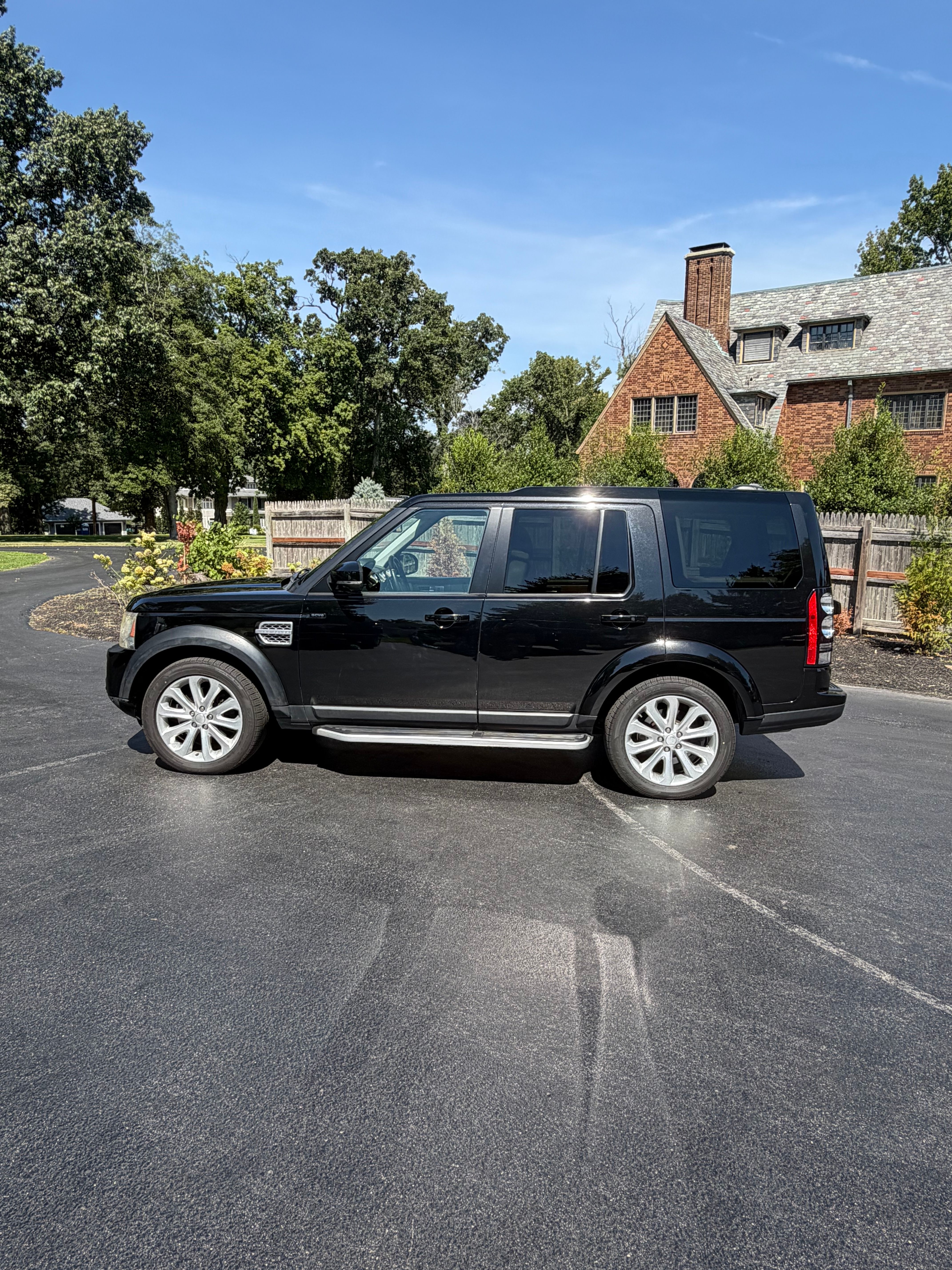 Used 2015 Land Rover LR4 HSE LUX AWD/4WD image 2