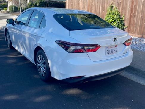 Used 2022 Toyota Camry LE image 13