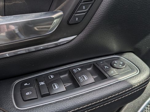 Used 2020 RAM 1500 Laramie AWD/4WD image 12