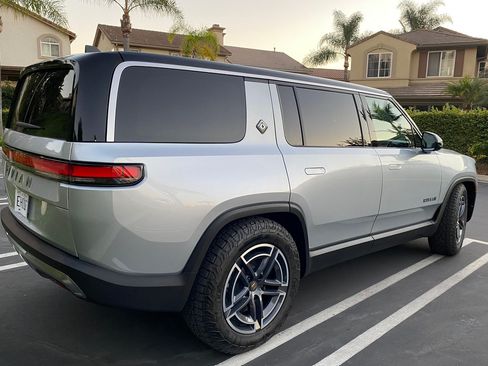 Used 2026 Rivian R1S Adventure image 4