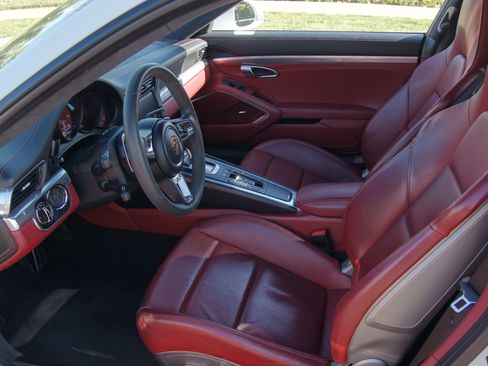 Used 2017 Porsche 911 Carrera 4 image 12
