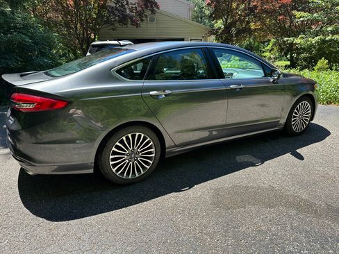 Used 2018 Ford Fusion Titanium FWD image 2