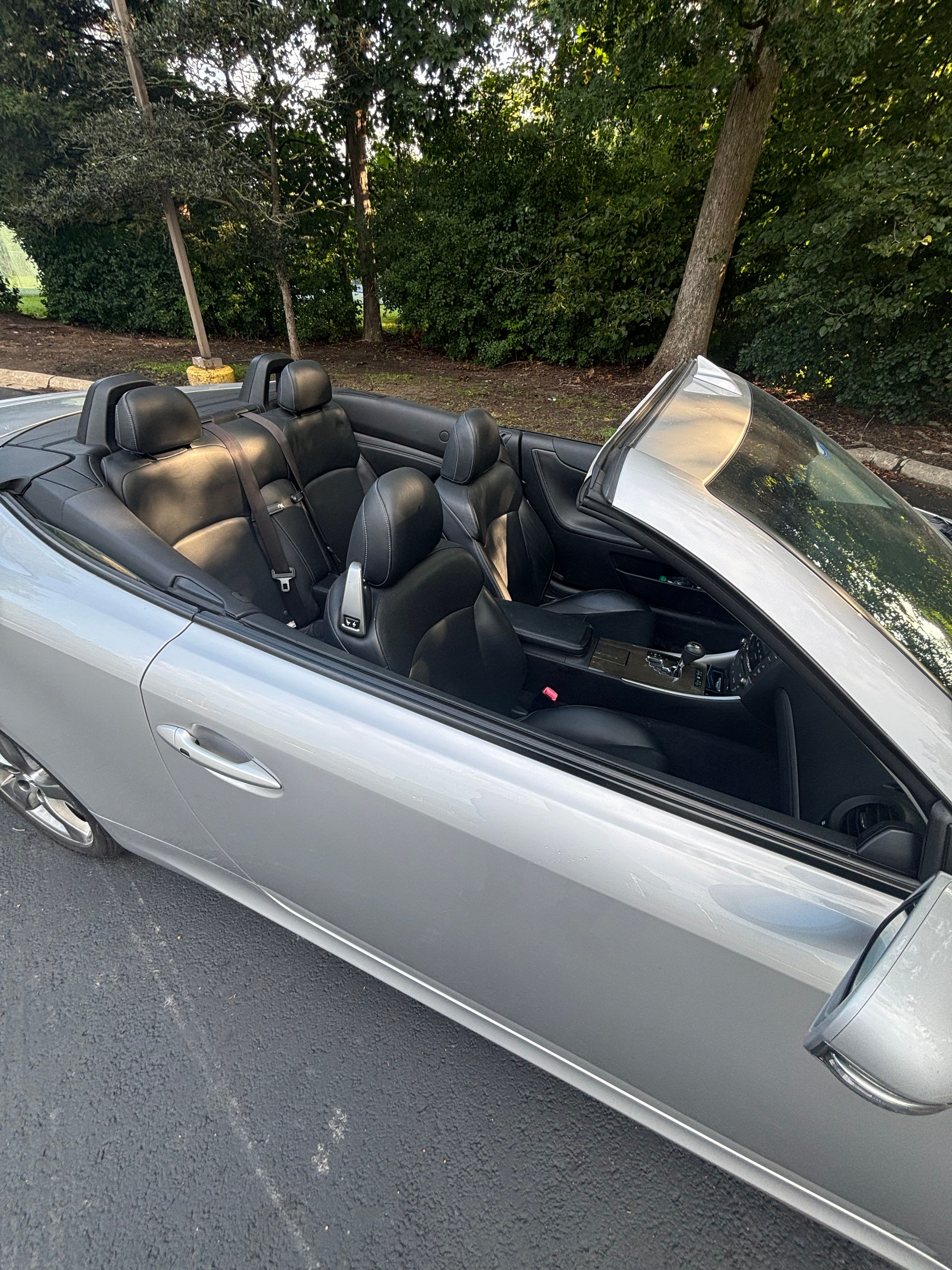 Used 2011 Lexus IS 250C w/ Luxury Pkg RWD image 1