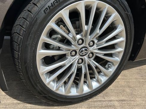 Used 2019 Toyota Avalon Limited w/ Advanced Safety Package image 14