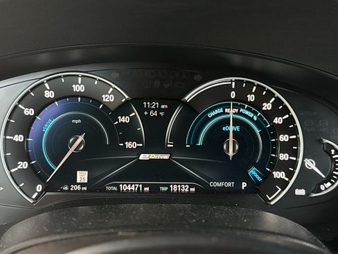 Used 2019 BMW 530e w/ M Sport Package image 12