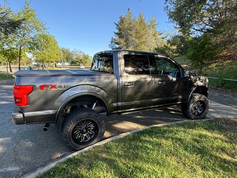Used 2018 Ford F150 Platinum w/ Equipment Group 701A Luxury image 9