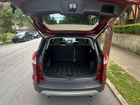 Used 2016 Ford Escape SE w/ Equipment Group 201A image 4