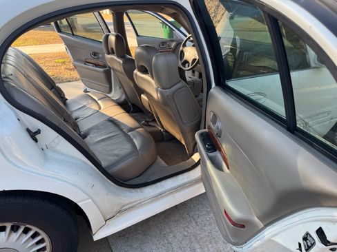 Used 2001 Buick Le Sabre Custom w/ Prestige Pkg image 16