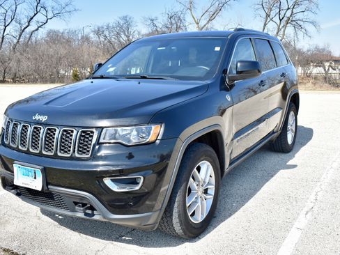 Used 2017 Jeep Grand Cherokee Laredo w/ Quick Order Package 23E image 2