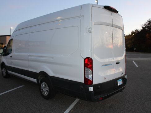Used 2022 Ford E-Transit 148 High Roof Extended image 4