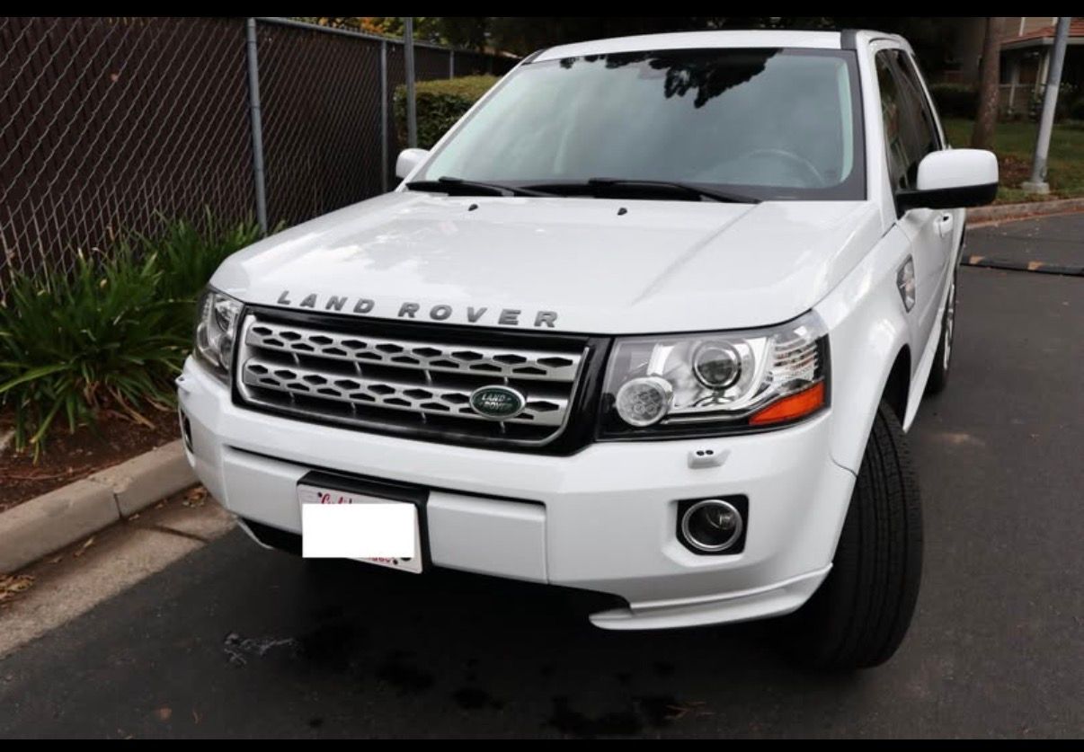 Used 2013 Land Rover LR2 HSE AWD/4WD image 4