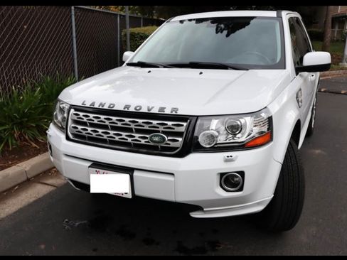 Used 2013 Land Rover LR2 HSE image 4