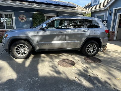 Used 2015 Jeep Grand Cherokee Limited image 1