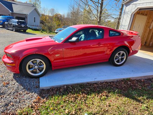 Used 2005 Ford Mustang GT Premium image 4