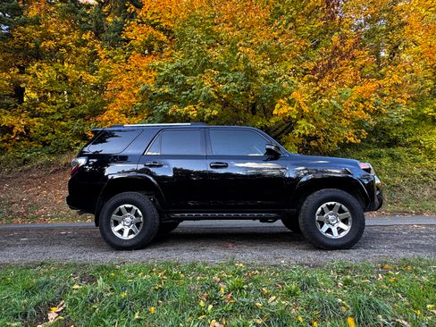 Used 2016 Toyota 4Runner Trail Premium image 9