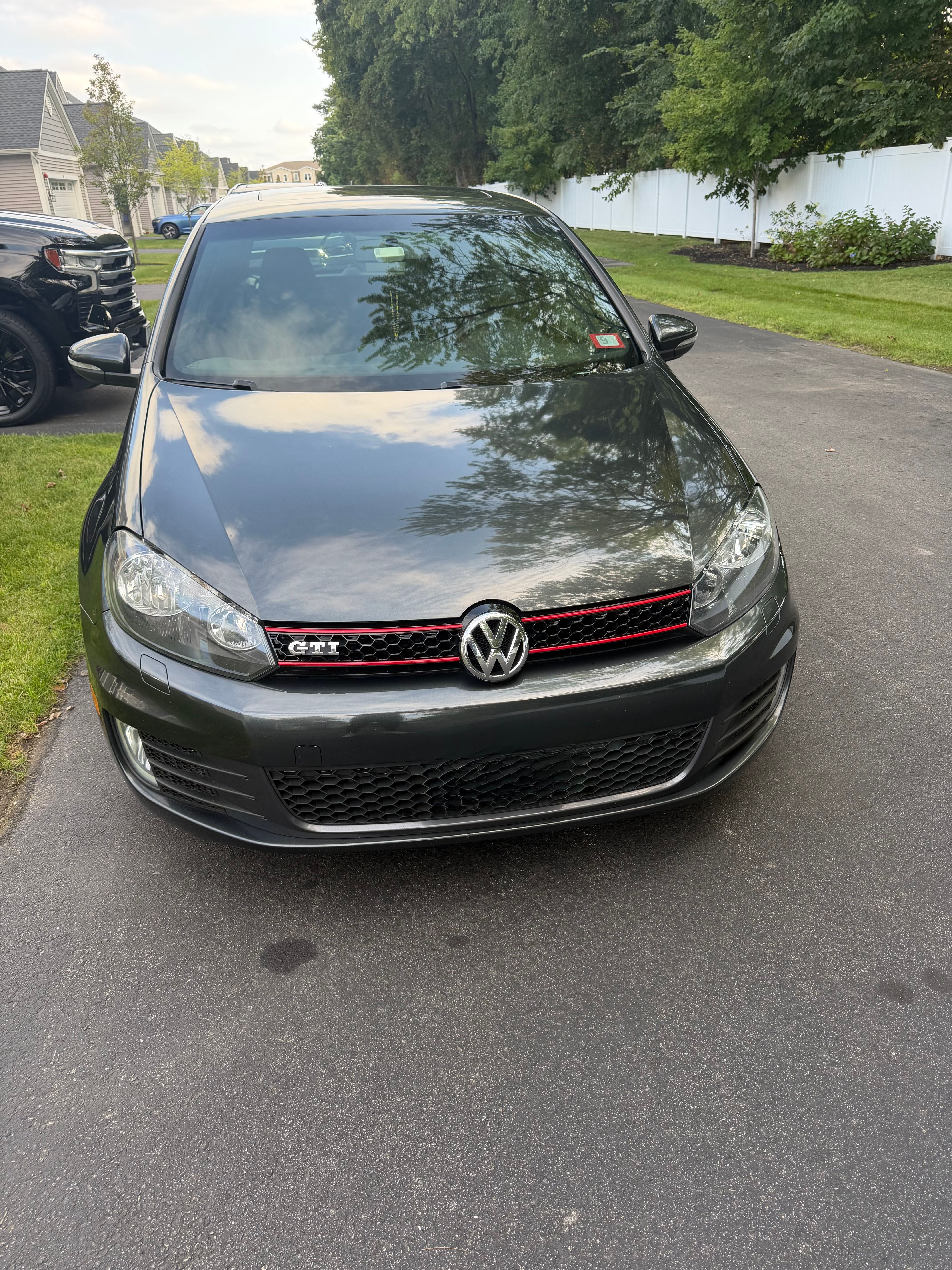 Used 2011 Volkswagen Golf 2-Door FWD image 1