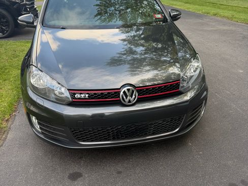 Used 2011 Volkswagen Golf 2-Door FWD image 1