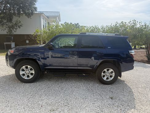 Used 2021 Toyota 4Runner SR5 AWD/4WD image 4