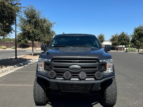 Used 2018 Ford F150 XLT w/ Equipment Group 302A Luxury AWD/4WD image 4