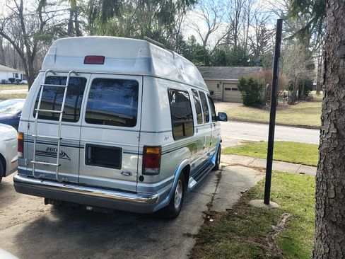 Used 1994 Ford E-150 and Econoline 150 image 5