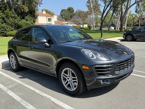Used 2018 Porsche Macan Sport Edition AWD/4WD image 1