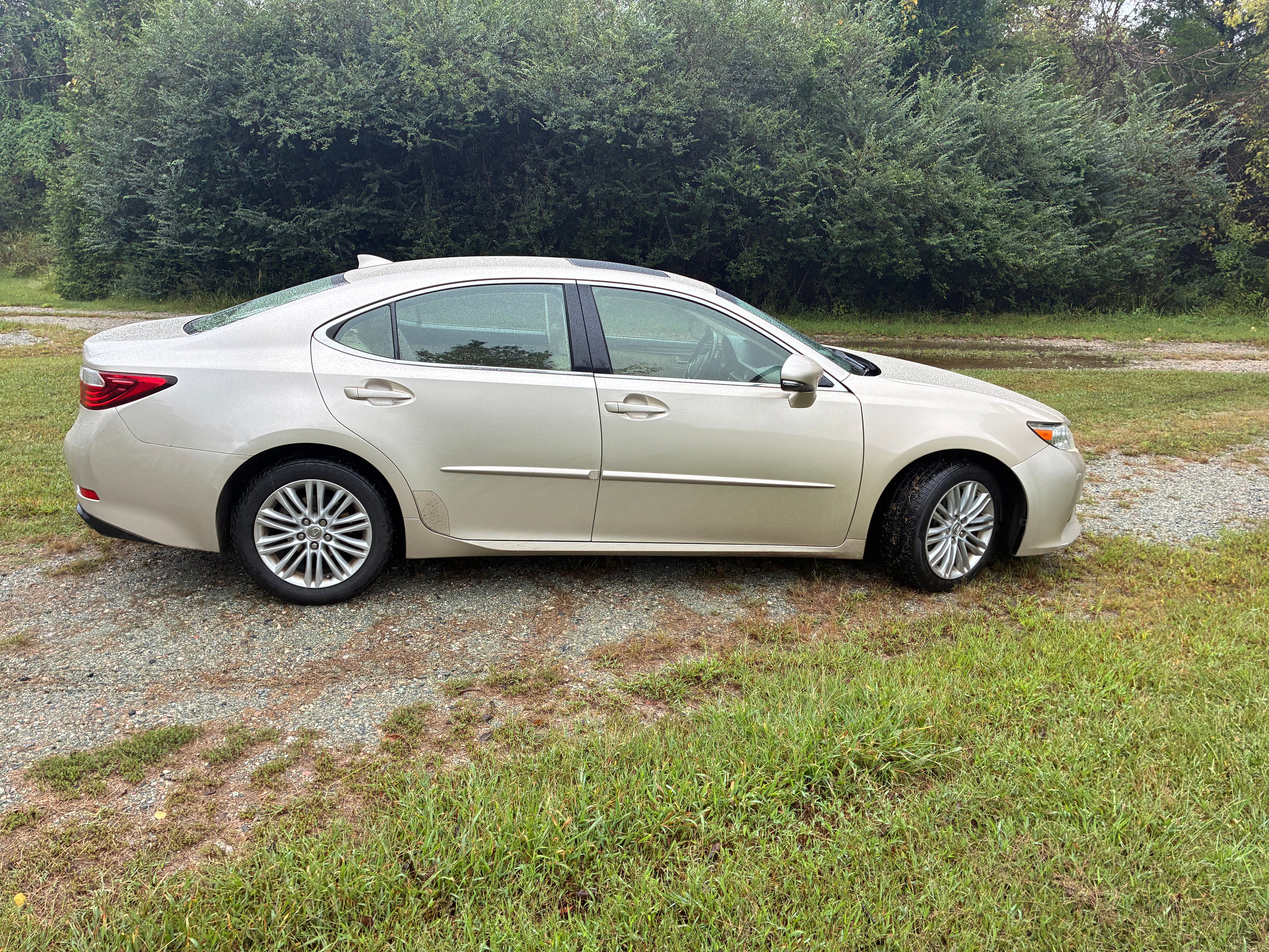 Used 2015 Lexus ES 350 w/ Luxury Package FWD image 2