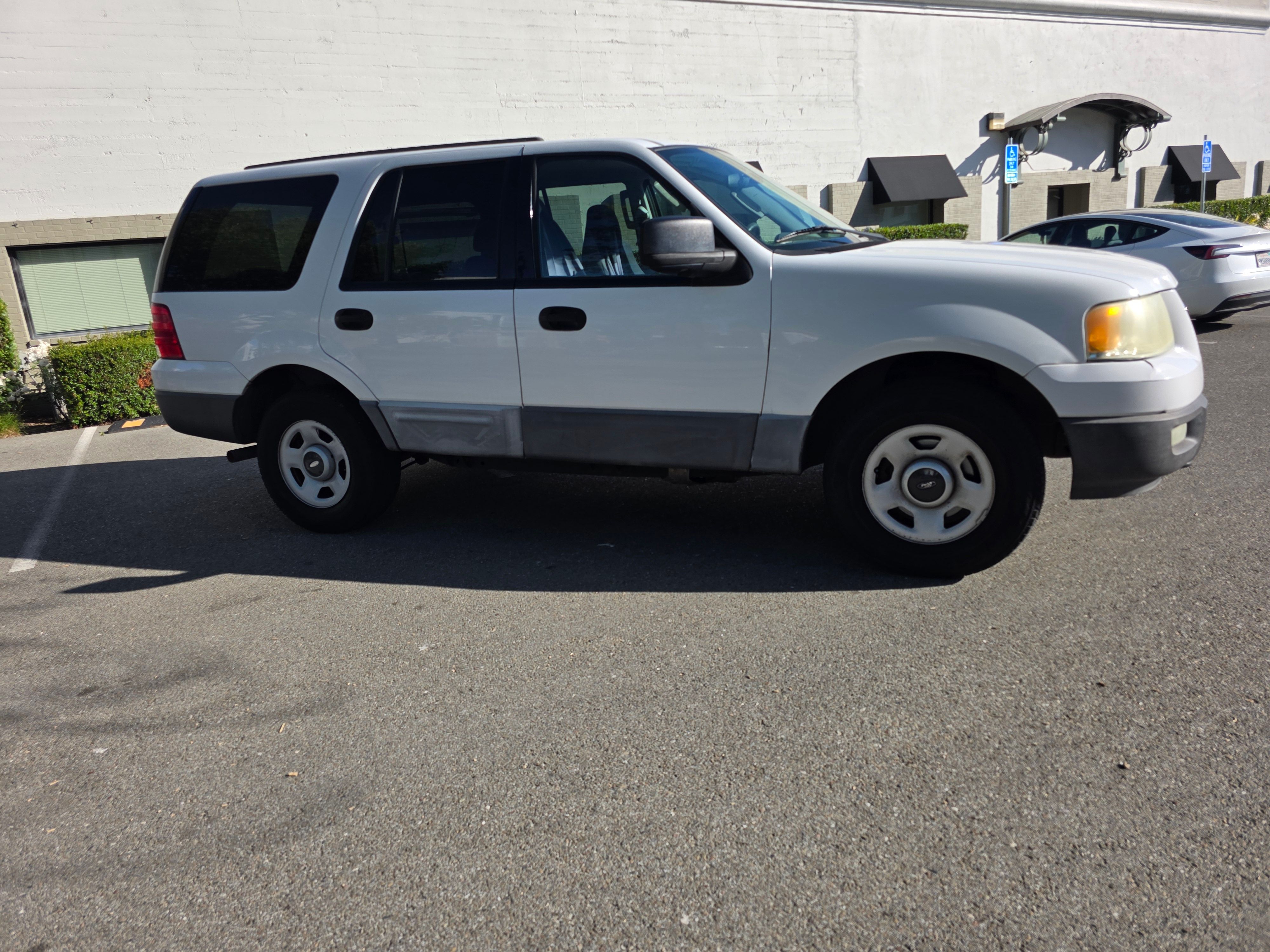 Used 2004 Ford Expedition XLT AWD/4WD image 13