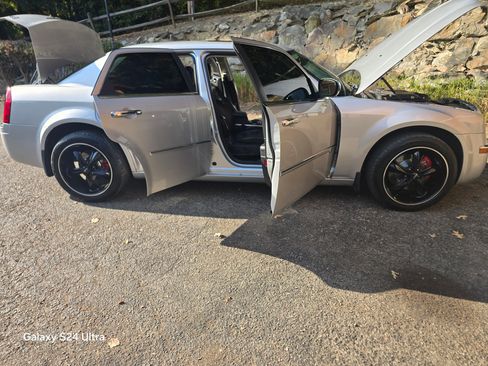 Used 2009 Chrysler 300 C w/ Luxury Group II image 14