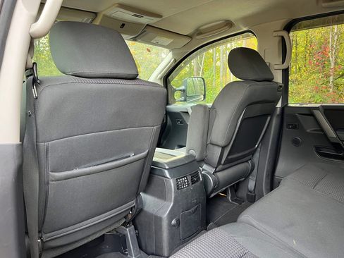 Used 2011 Nissan Titan SV w/ SV Premium Utility Pkg AWD/4WD image 27