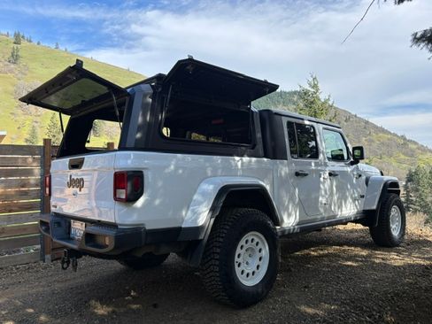 Used 2023 Jeep Gladiator Sport AWD/4WD image 8