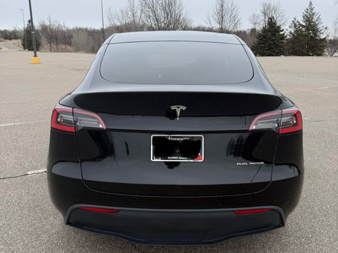 Used 2021 Tesla Model Y Long Range image 4