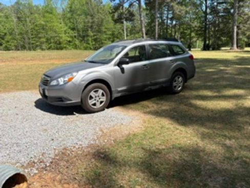 Used 2011 Subaru Outback 2.5i AWD/4WD image 1