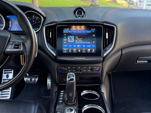 Used 2019 Maserati Ghibli S GranSport RWD image 4