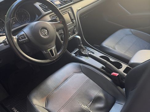 Used 2015 Volkswagen Passat 1.8T Limited Edition FWD image 9