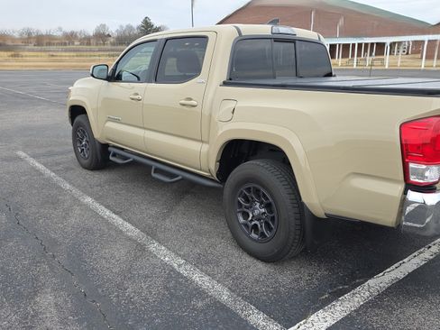 Used 2017 Toyota Tacoma SR5 w/ Tow Package image 6