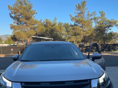 Used 2022 Nissan Pathfinder SV AWD/4WD image 2