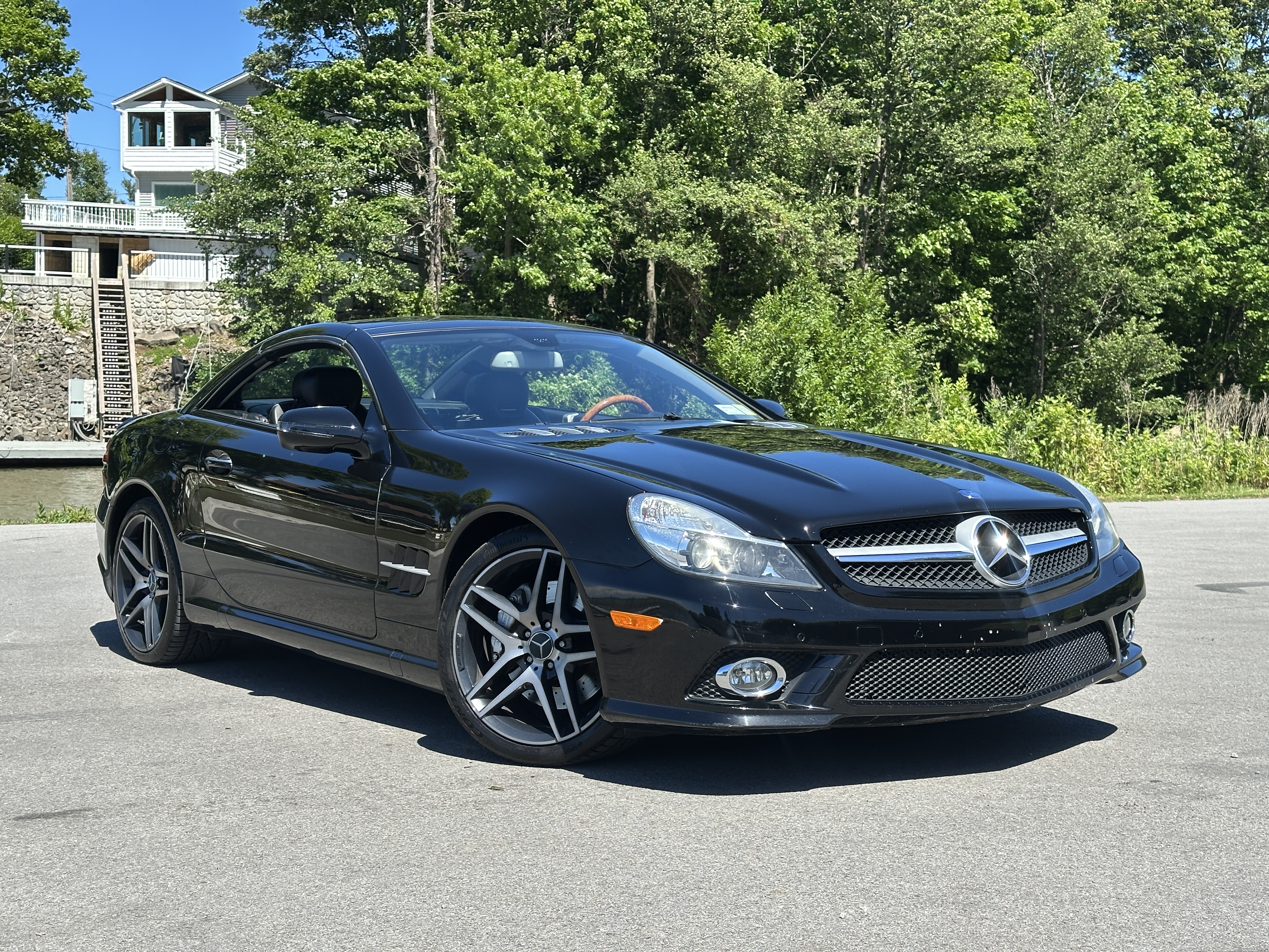 Used 2011 Mercedes-Benz SL 550 image 4