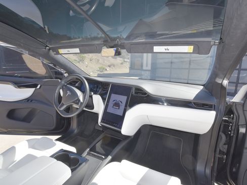 Used 2020 Tesla Model X Long Range image 19