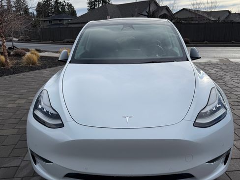 Used 2021 Tesla Model Y Long Range image 10