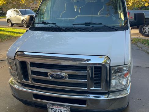 Used 2014 Ford E-350 and Econoline 350 XLT RWD image 8