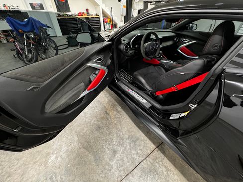 Used 2021 Chevrolet Camaro ZL1 RWD image 10