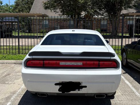Used 2011 Dodge Challenger R/T RWD image 2