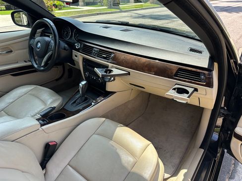 Used 2011 BMW 328i Convertible image 27