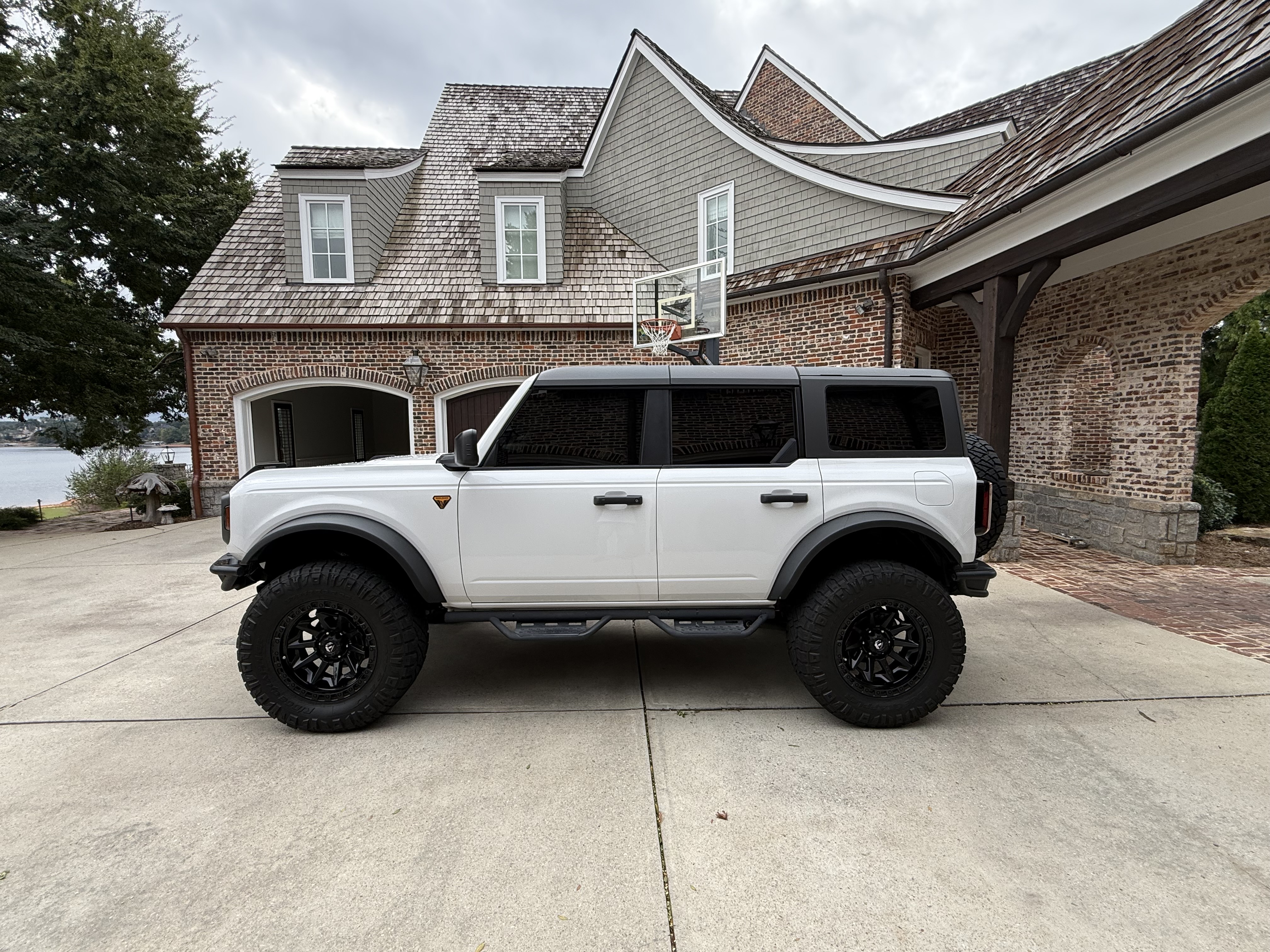 Used 2023 Ford Bronco Badlands w/ Sasquatch Package AWD/4WD image 4