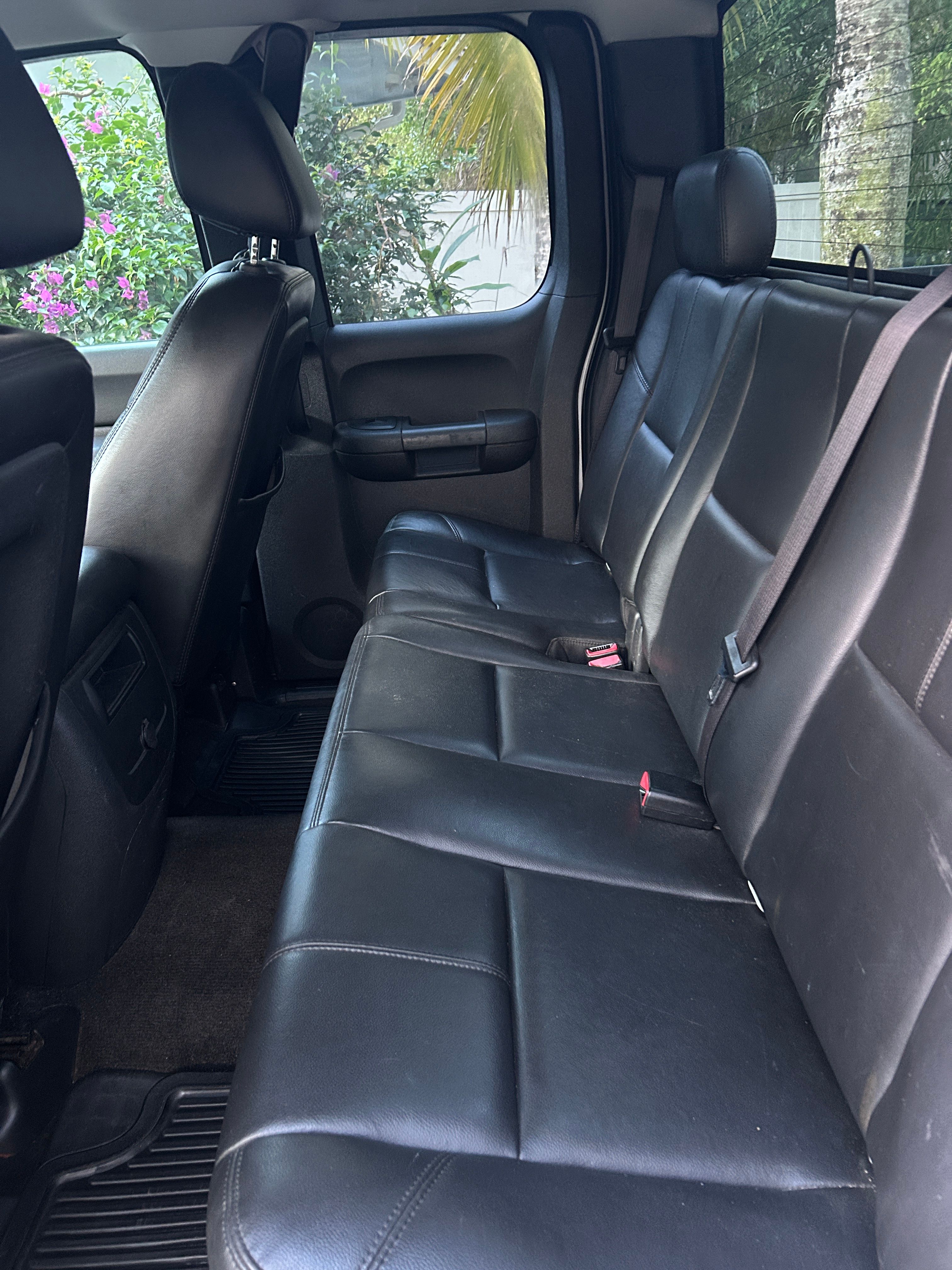 Used 2009 Chevrolet Silverado 2500 LT w/ Exterior Plus Package AWD/4WD image 8